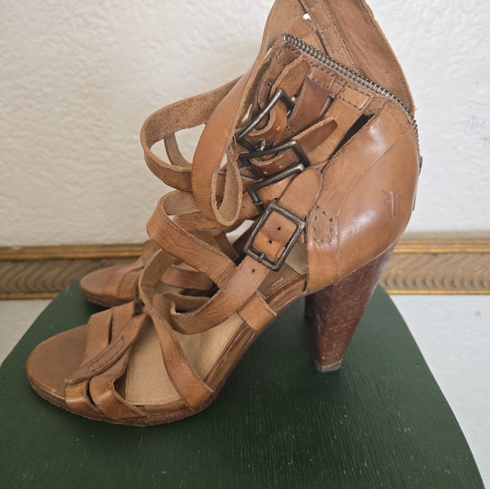 "FRYE" BROWN LEATHER HEELS (8.5)